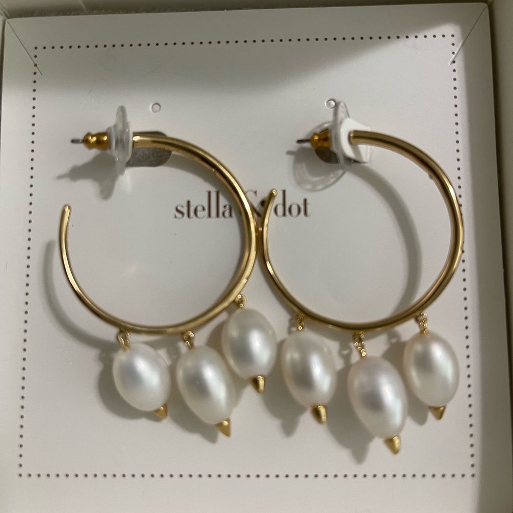 Stella & Dot Natriella Pearl Hoops Earrings